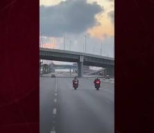 İskenderiye'de feci kaza: &Ccedil;arpışan motosikletler alev topuna d&ouml;nd&uuml;