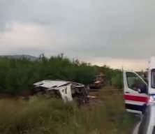 Isparta'da tur otob&uuml;s&uuml;n&uuml;n devrildiği kazada 4 kişi &ouml;ld&uuml;, 15 kişi yaralandı