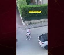 İstanbul'da trafikte muştayla tartıştığı kişiye saldıran maganda hakkında gereği yapıldı!