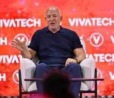 Jeff  Bezos'tan &ccedil;arpıcı uyarı: D&uuml;nyayı kurtarmak i&ccedil;in Ay'da koloni kurmalıyız