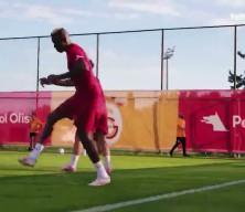 Nijeryalı s&uuml;per star Osimhen Galatasaraylı taraftarların y&uuml;reğine su serpti