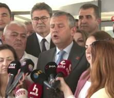 &Ouml;zg&uuml;r &Ouml;zel durmuyor: Partililere ayaklanma &ccedil;ağrısı
