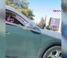 Kamerayı a&ccedil;tı 'Kimsin lan sen!' diye isyan etti: O kavganın sonu ağızları a&ccedil;ık bıraktı!
