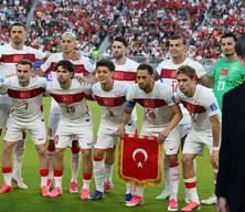 ABD ma&ccedil;ı &ouml;ncesi taraftarlardan teknik direkt&ouml;r Montella'ya "Evine git" tepkisi