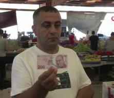 Adana'da bir garip olay! T&uuml;m pazar esnafına bu paraları dağıttı