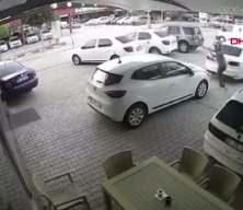 Adana'da oto galeriye silahlı saldırı kamerada; &ccedil;ok sayıda araca kurşun isabet etti