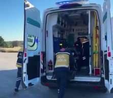 Ambulans TIR'a arkadan &ccedil;arptı: Taşınan hasta &ouml;ld&uuml;, 3 sağlık personeli yaralı