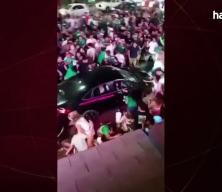 D&uuml;nya kupası kutlamasında dehşet anları! Aracıyla 17 kişiyi ezdi