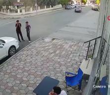 Kazaya sebebiyet veren cip, bir şey olmamış gibi olay yerinden uzaklaşması g&ouml;renleri şaşırttı