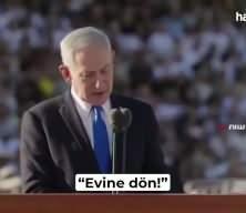Netanyahu'ya mezuniyet t&ouml;reninde protesto: "Eve d&ouml;n"