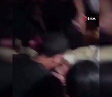 Venezuela'daki depremde bir kadın enkaz altında doğum yaptı