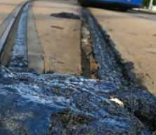 Almanya&rsquo;da tramvay hatlarındaki derz dolguları sıcaktan eridi
