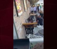 AVM&rsquo;de kadına silahlı saldırı: Kanlar i&ccedil;inde yere yığıldı
