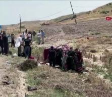 &Ccedil;ankırı'da hafif ticari ara&ccedil; ve otomobil &ccedil;arpıştı 3 &ouml;l&uuml;, 4 yaralı