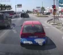 Emniyet şeridinden gelip gen&ccedil; kıza &ccedil;arptı, o anlar ara&ccedil; kamerasında