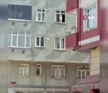 Esenler'de pencereye &ccedil;ıkan bebek y&uuml;rekleri ağza getirdi