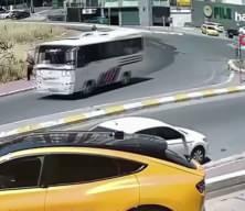 Esenyurt'ta, ters y&ouml;nde giden scooter s&uuml;r&uuml;c&uuml;s&uuml;ne araba &ccedil;arptı