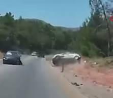 Hatalı sollama can alıyordu: Bodrum'da feci kaza kamerada