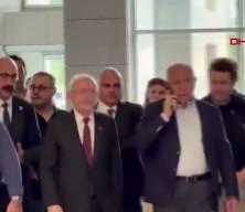 Kemal Kılı&ccedil;daroğlu, Deniz G&ouml;ktaş'a destek vermek i&ccedil;in &Ccedil;ağlayan Adliyesi'nde