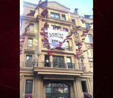 İstanbul Barosu Beyoğlu'ndaki binasına LGBT pankartı astı