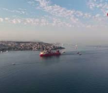 İstanbul&rsquo;da 215 metrelik boru d&ouml;şeme gemisi alarmı: Boğaz &ccedil;ift y&ouml;nl&uuml; olarak trafiğe kapatıldı 