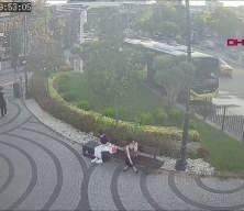 Kağıthane&rsquo;de l&uuml;ks aracın tamiri sonrasında test s&uuml;r&uuml;ş&uuml;ne &ccedil;ıkan usta trafiği birbirine kattı!