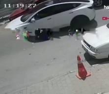 Kartal'da feci kaza: Motosiklet ile otomobil kafa kafaya &ccedil;arpıştı