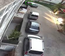 K&uuml;&ccedil;&uuml;k&ccedil;ekmece'de kasklı saldırgan kurşun yağdırıp ka&ccedil;tı!