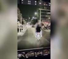  K&uuml;&ccedil;&uuml;k&ccedil;ekmece'de motosikletten oyuncak silah doğrultan ş&uuml;pheli yakalandı