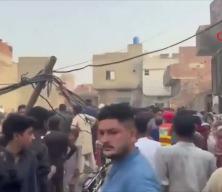 Pakistan'da dershanenin &ccedil;atısı &ccedil;&ouml;kt&uuml;: 14 &ouml;l&uuml;
