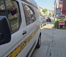 Tekerlekli sandalyeye bağımlı eşi balkondan yardım istedi; boğazında kesiyle banyoda &ouml;l&uuml; bulundu