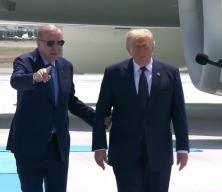  ABD başkanı Trump kendisni karşılayan askerleri "Merhaba asker!" diyerek selamladı
