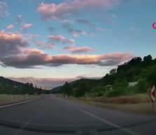 "B&ouml;yle yola atlanır mı?": Amasya'da faciadan kılpayı kurtuluş anı kamerada
