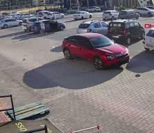 Bursa'da kontrols&uuml;z şekilde yola atlayan &ccedil;ocuğa otomobil &ccedil;arptı