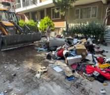 Cezaevinde olduğu i&ccedil;in 7 aydır kira &ouml;deyemedi, ev sahibi eşyaları sokağa attı