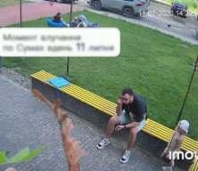 Kimi yemek yerken kimi parkta f&uuml;ze saldırısına yakalandı, işte Ukrayna'daki panik anları...