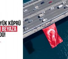 K&ouml;pr&uuml;ler kırmızı beyaza b&uuml;r&uuml;nd&uuml;: 15 Temmuz'da 253 şehit verdik ama vatanımızı vermedik!