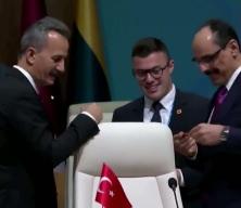 MİT Başkanı Kalın NATO Zirvesi'nde Cumhurbaşkanı Erdoğan'ın kalemini inceledi