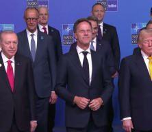 Mi&ccedil;otakis'in Trump ile tokalaşma beklediği anlar Yunan medyasında g&uuml;ndem oldu