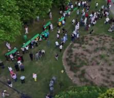 Srebrenitsa'da acı dinmiyor: Kimliği tespit edilen 10 kurban daha defnedilecek