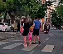 Yol vermeyen motorcuya skuter fırlattı: Hatalar zinciri pahalıya m&acirc;l oluyordu