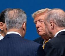 Zirve &ouml;ncesi Donald Trump ile ayak&uuml;st&uuml; 4'l&uuml; mini zirve