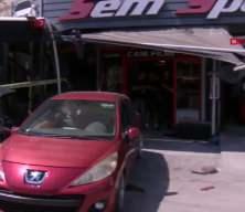 Ankara Mamak'ta otob&uuml;s s&uuml;r&uuml;c&uuml;n&uuml;n kontrol&uuml;nden &ccedil;ıkarak iş yerine girdi: 7 yaralı