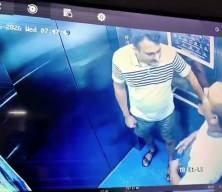 Asans&ouml;rdeki kameradan habersiz komşular asans&ouml;rde kavga etti
