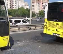 Beylikd&uuml;z&uuml;'nde 2 İETT &Ouml;zel Halk Otob&uuml;s&uuml; &ccedil;arpıştı: 2 yaralı