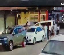 Gaziosmanpaşa'da &ouml;ld&uuml;resiye dayak kamerada! 3 kişi 1 kişiye b&ouml;yle saldırdı