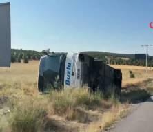 Eskişehir'de yolcu otob&uuml;s&uuml; şarampole devrildi: 24 yaralı