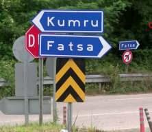 Ordu'da kavşaktaki 29 tabela s&uuml;r&uuml;c&uuml;lerin kafasını karıştırıyor!