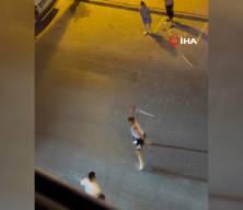 Sokak ortasındaki kavgada bu kez kılı&ccedil;lar &ccedil;ekildi: Mahalle savaş alanına d&ouml;nd&uuml;