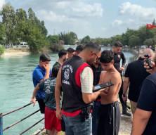 Adana'da tehlikeli serinlik: Kanala giren &ccedil;ocukların ailelerine ceza yağdı!